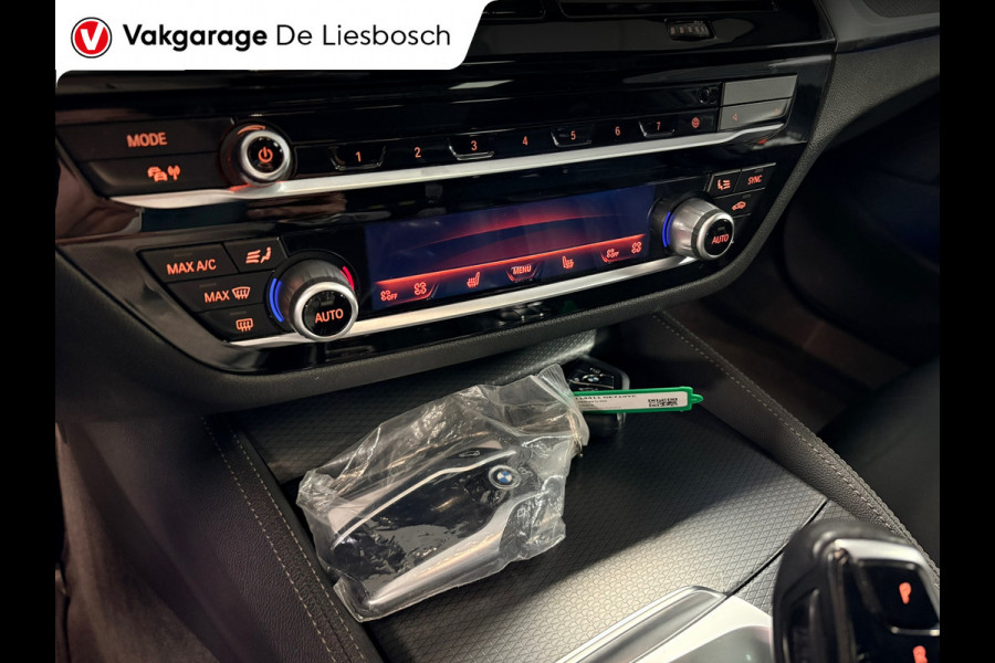 BMW 5 Serie Touring 530e xDrive High Executive M-sport / leer / pano / navi / head-up / Apple carplay