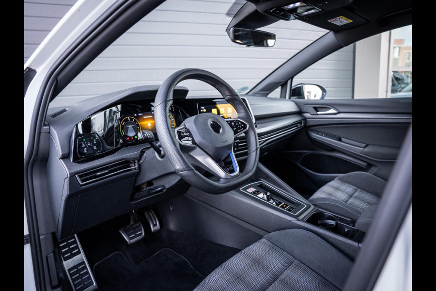 Volkswagen Golf 1.4 eHybrid GTE - 19'' R-Velgen l Limited Edit. l ACC l Sfeerverl.