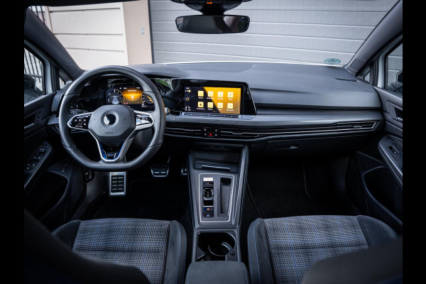 Volkswagen Golf 1.4 eHybrid GTE - 19'' R-Velgen l Limited Edit. l ACC l Sfeerverl.