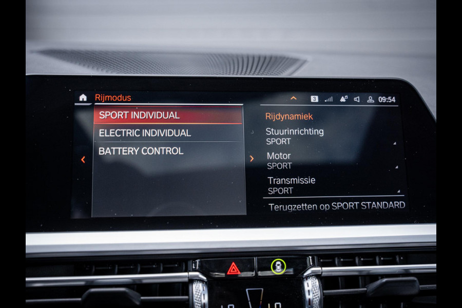 BMW 3-serie 330e High Executive M-Sport l Pano l HUD l 360cam l 19''