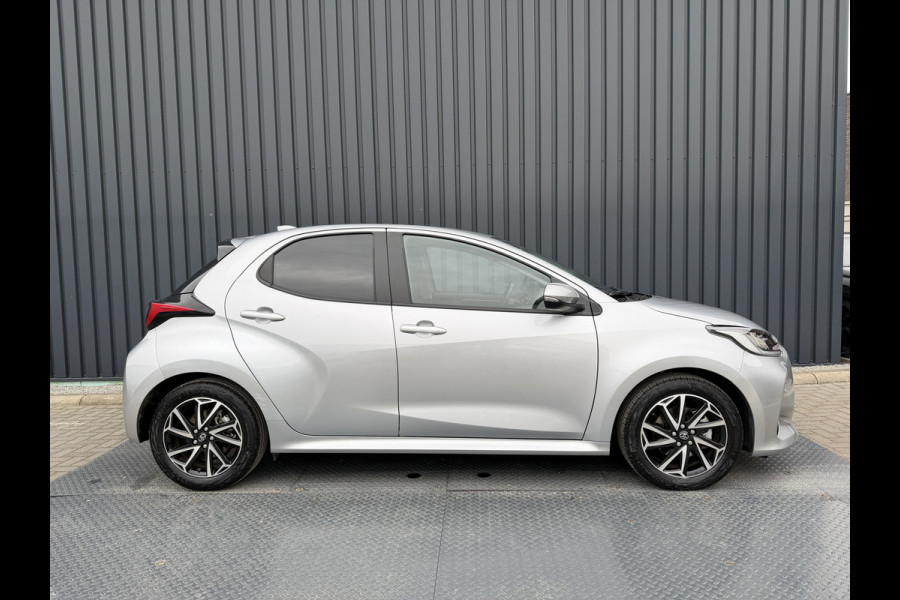 Toyota Yaris 1.5 Hybrid Dynamic | UNIEK 8.250 km | PDC V+A | Dodehoek detectie | Rijklaar!!!