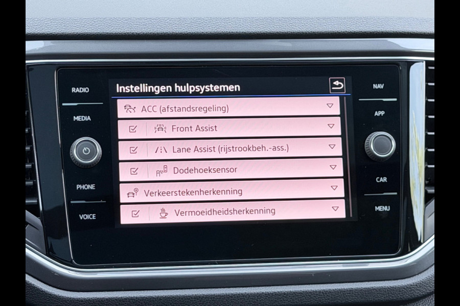 Volkswagen T-Roc 1.5 TSI 3x R-Line Pano/Keyless/Camera