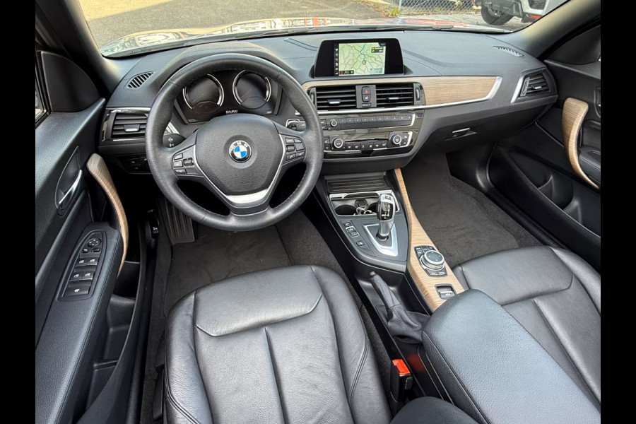 BMW 2 Serie Cabrio 220iA LUXURY ** ADAPT. LED, LEDER, NAVI, VERW. STUUR CAMERA, 18-inch LMV ** UNFALLFREI - Slechts 36.000km. ** ** INFORMEER OOK NAAR ONZE AANTREKKELIJKE FINANCIAL-LEASE TARIEVEN **