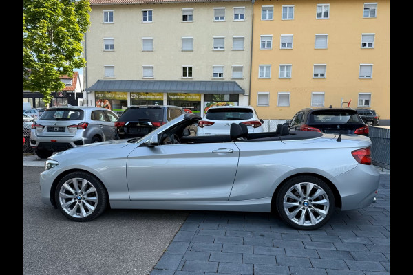 BMW 2 Serie Cabrio 220iA LUXURY ** ADAPT. LED, LEDER, NAVI, VERW. STUUR CAMERA, 18-inch LMV ** UNFALLFREI - Slechts 36.000km. ** ** INFORMEER OOK NAAR ONZE AANTREKKELIJKE FINANCIAL-LEASE TARIEVEN **