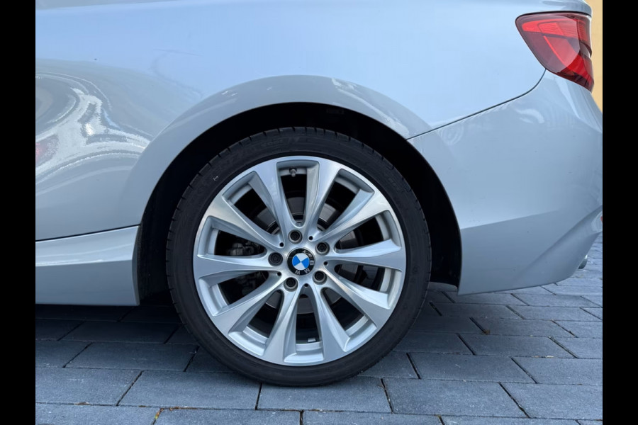 BMW 2 Serie Cabrio 220iA LUXURY ** ADAPT. LED, LEDER, NAVI, VERW. STUUR CAMERA, 18-inch LMV ** UNFALLFREI - Slechts 36.000km. ** ** INFORMEER OOK NAAR ONZE AANTREKKELIJKE FINANCIAL-LEASE TARIEVEN **