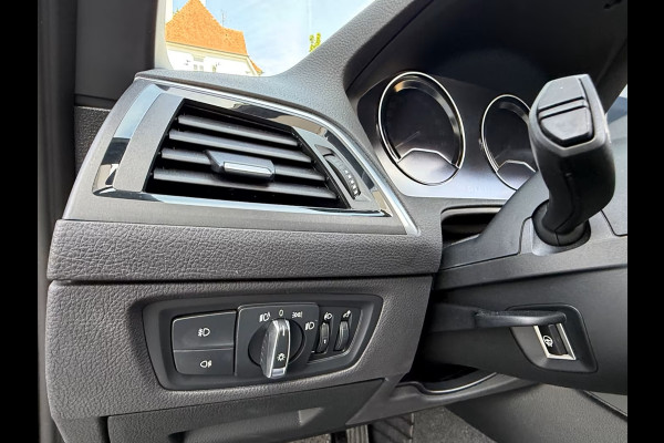 BMW 2 Serie Cabrio 220iA LUXURY ** ADAPT. LED, LEDER, NAVI, VERW. STUUR CAMERA, 18-inch LMV ** UNFALLFREI - Slechts 36.000km. ** ** INFORMEER OOK NAAR ONZE AANTREKKELIJKE FINANCIAL-LEASE TARIEVEN **