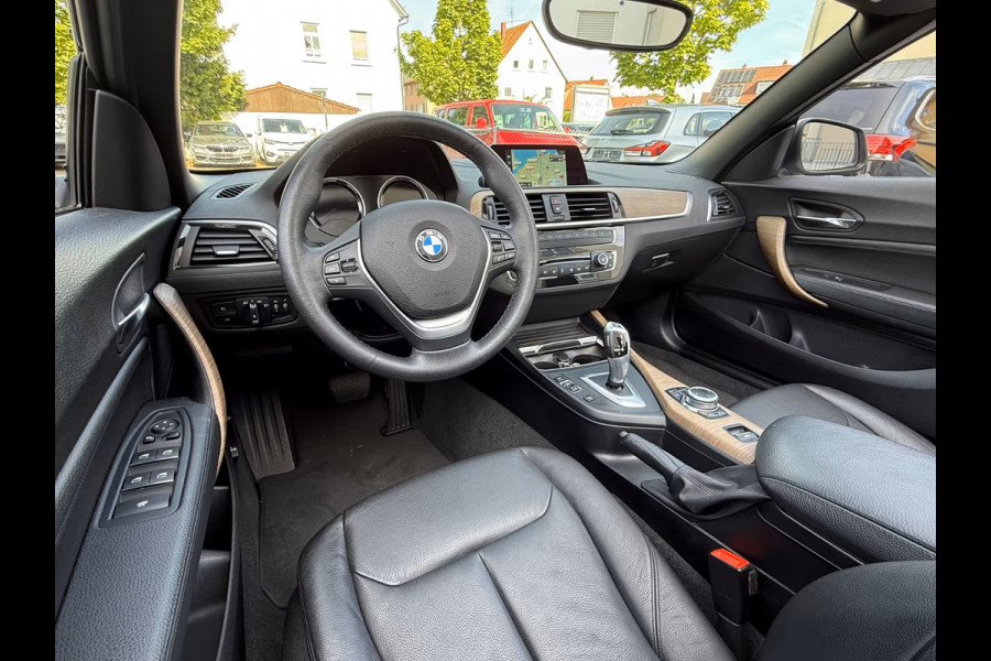 BMW 2 Serie Cabrio 220iA LUXURY ** ADAPT. LED, LEDER, NAVI, VERW. STUUR CAMERA, 18-inch LMV ** UNFALLFREI - Slechts 36.000km. ** ** INFORMEER OOK NAAR ONZE AANTREKKELIJKE FINANCIAL-LEASE TARIEVEN **