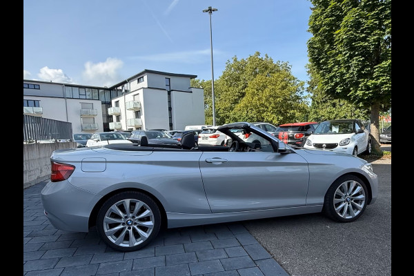 BMW 2 Serie Cabrio 220iA LUXURY ** ADAPT. LED, LEDER, NAVI, VERW. STUUR CAMERA, 18-inch LMV ** UNFALLFREI - Slechts 36.000km. ** ** INFORMEER OOK NAAR ONZE AANTREKKELIJKE FINANCIAL-LEASE TARIEVEN **