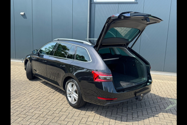 Škoda Superb Combi 1.4 TSI iV Style * Trekhaak * Stoelverwarming * Digitale teller *