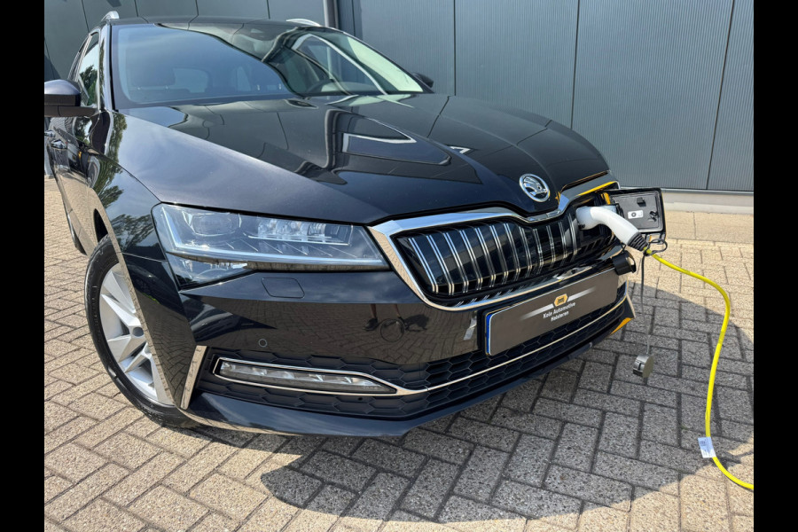 Škoda Superb Combi 1.4 TSI iV Style * Trekhaak * Stoelverwarming * Digitale teller *