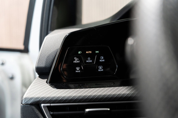 Volkswagen Golf 1.5 eTSI DSG R-Line Pano IQ Camera