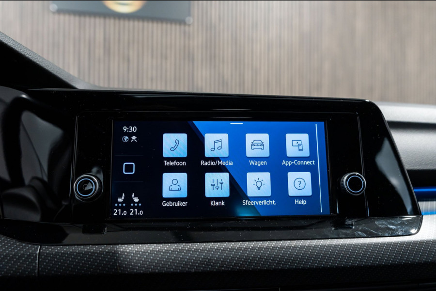 Volkswagen Golf 1.5 eTSI DSG R-Line Pano IQ Camera