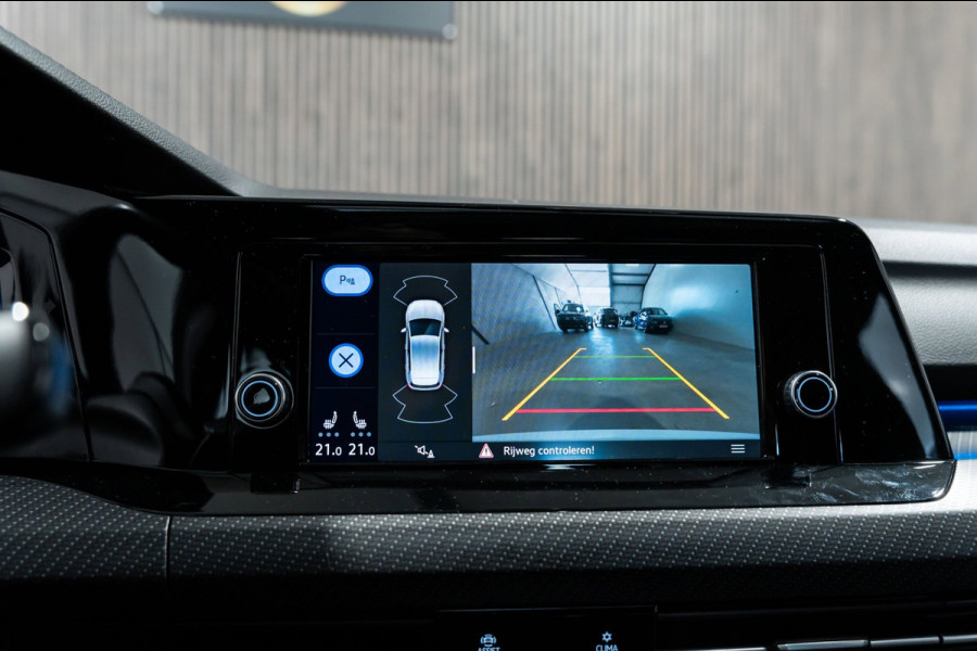 Volkswagen Golf 1.5 eTSI DSG R-Line Pano IQ Camera