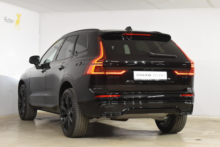Volvo XC60 T6 350PK Plug-in hybrid AWD Plus Black Edition / Adaptive Cruise control / Elektrische stoelen met geheugen / Stuurverwarming / Stoelverwarming v+a / 360 Camera / Harman Kardon / Semi-elektrisch inklapbare trekhaak