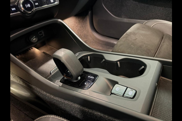 Volvo XC40 T4 Aut. Plug-in Hybrid Bright Parkeercamera Stoelverwarming 211pk