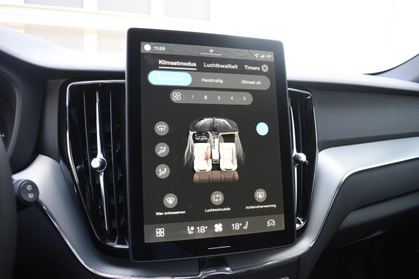 Volvo XC60 T6 350PK Plug-in hybrid AWD Plus Black Edition / Adaptive Cruise control / Elektrische stoelen met geheugen / Stuurverwarming / Stoelverwarming v+a / 360 Camera / Harman Kardon / Semi-elektrisch inklapbare trekhaak