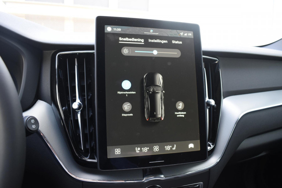 Volvo XC60 T6 350PK Plug-in hybrid AWD Plus Black Edition / Adaptive Cruise control / Elektrische stoelen met geheugen / Stuurverwarming / Stoelverwarming v+a / 360 Camera / Harman Kardon / Semi-elektrisch inklapbare trekhaak