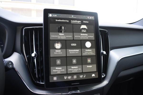Volvo XC60 T6 350PK Plug-in hybrid AWD Plus Black Edition / Adaptive Cruise control / Elektrische stoelen met geheugen / Stuurverwarming / Stoelverwarming v+a / 360 Camera / Harman Kardon / Semi-elektrisch inklapbare trekhaak