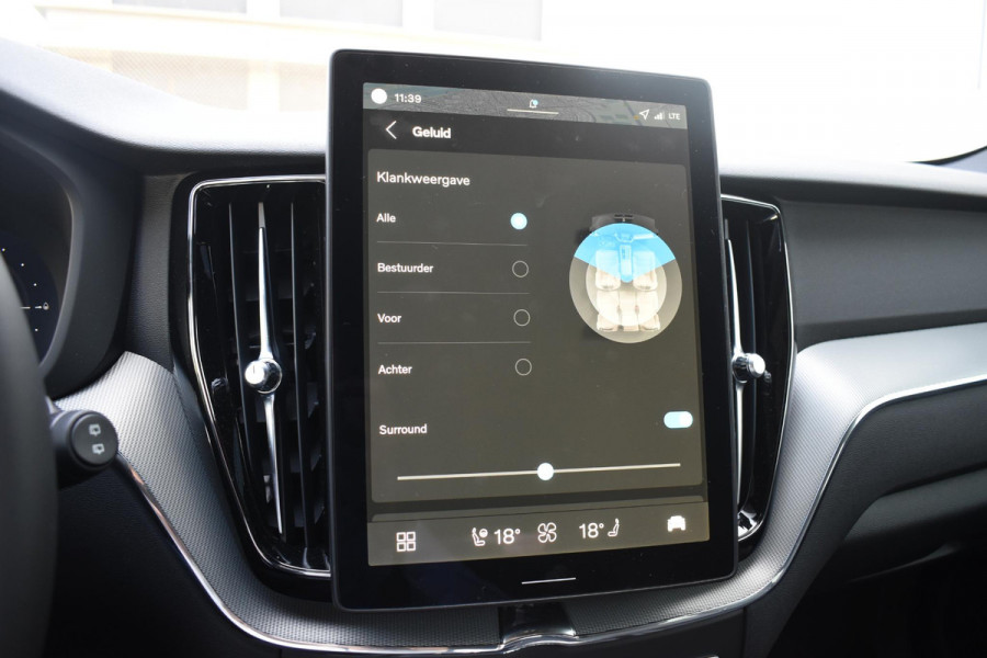 Volvo XC60 T6 350PK Plug-in hybrid AWD Plus Black Edition / Adaptive Cruise control / Elektrische stoelen met geheugen / Stuurverwarming / Stoelverwarming v+a / 360 Camera / Harman Kardon / Semi-elektrisch inklapbare trekhaak