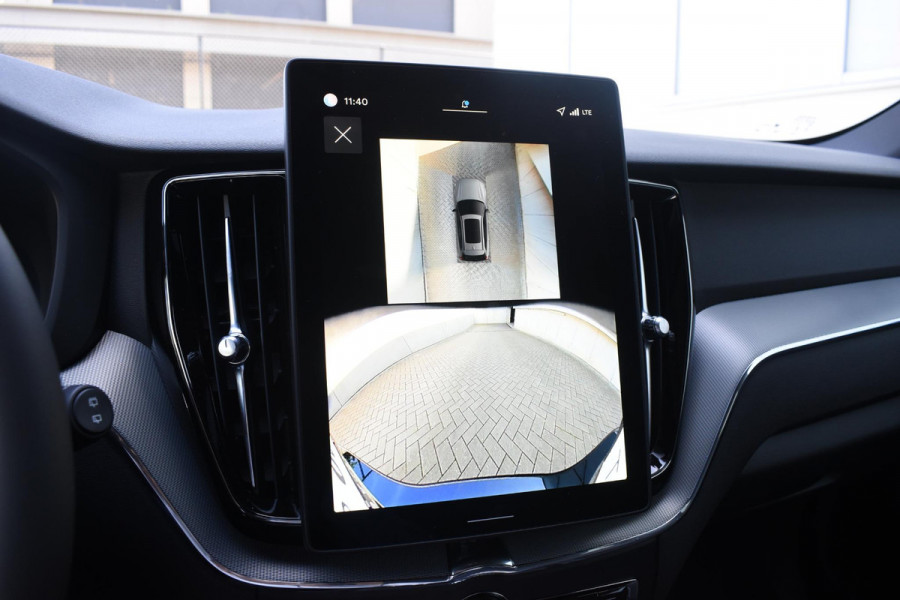 Volvo XC60 T6 350PK Plug-in hybrid AWD Plus Black Edition / Adaptive Cruise control / Elektrische stoelen met geheugen / Stuurverwarming / Stoelverwarming v+a / 360 Camera / Harman Kardon / Semi-elektrisch inklapbare trekhaak