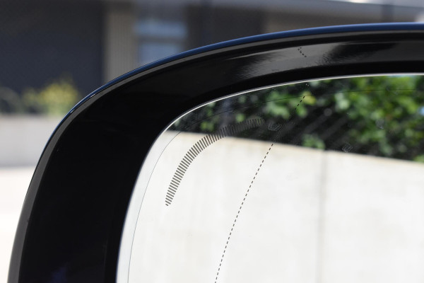Volvo XC60 T6 350PK Plug-in hybrid AWD Plus Black Edition / Adaptive Cruise control / Elektrische stoelen met geheugen / Stuurverwarming / Stoelverwarming v+a / 360 Camera / Harman Kardon / Semi-elektrisch inklapbare trekhaak