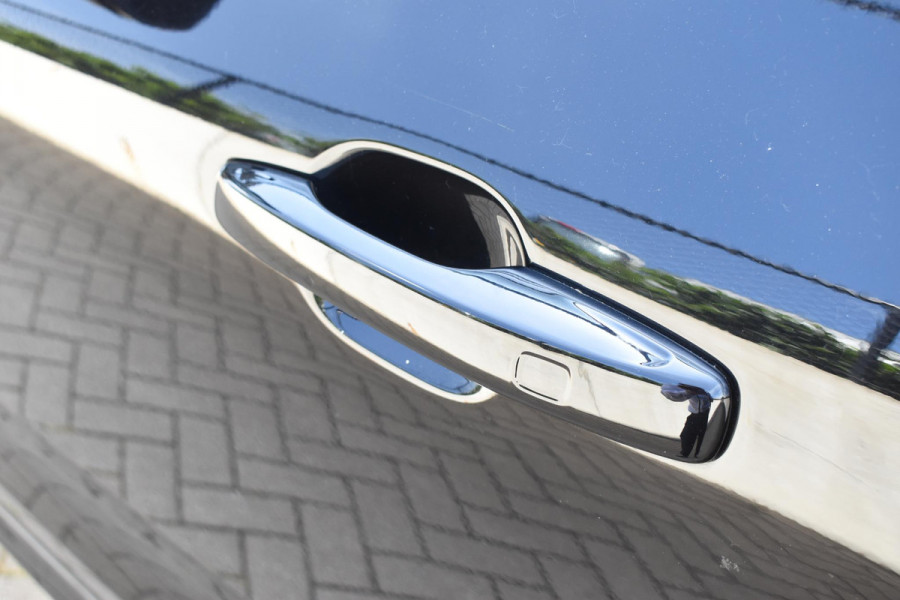Volvo XC60 T6 350PK Plug-in hybrid AWD Plus Black Edition / Adaptive Cruise control / Elektrische stoelen met geheugen / Stuurverwarming / Stoelverwarming v+a / 360 Camera / Harman Kardon / Semi-elektrisch inklapbare trekhaak
