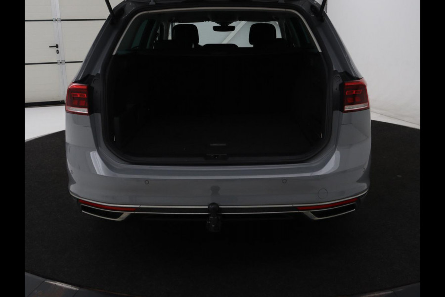 Volkswagen Passat 1.4 TSI PHEV GTE | SOH 91,6% | Stoelverwarming | Trekhaak | Adaptive cruise | Camera | Carplay | Matrix LED | Navigatie | Massage | Parkeerhulp | Climate control | Getint glas | Plug In