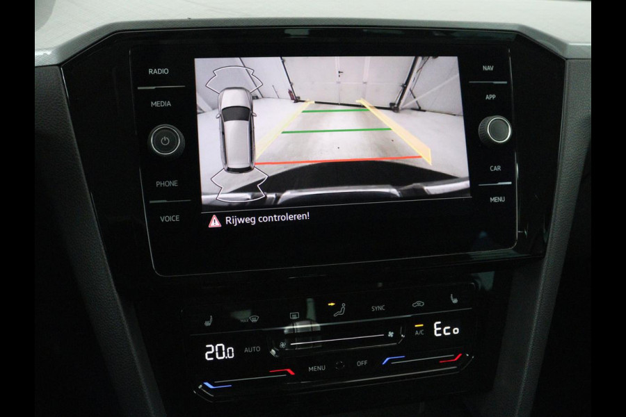 Volkswagen Passat 1.4 TSI PHEV GTE | SOH 91,6% | Stoelverwarming | Trekhaak | Adaptive cruise | Camera | Carplay | Matrix LED | Navigatie | Massage | Parkeerhulp | Climate control | Getint glas | Plug In