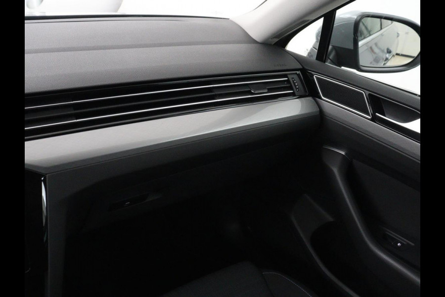 Volkswagen Passat 1.4 TSI PHEV GTE | SOH 91,6% | Stoelverwarming | Trekhaak | Adaptive cruise | Camera | Carplay | Matrix LED | Navigatie | Massage | Parkeerhulp | Climate control | Getint glas | Plug In