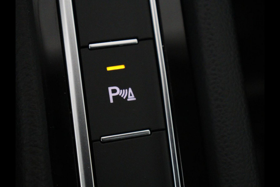 Volkswagen Passat 1.4 TSI PHEV GTE | SOH 91,6% | Stoelverwarming | Trekhaak | Adaptive cruise | Camera | Carplay | Matrix LED | Navigatie | Massage | Parkeerhulp | Climate control | Getint glas | Plug In