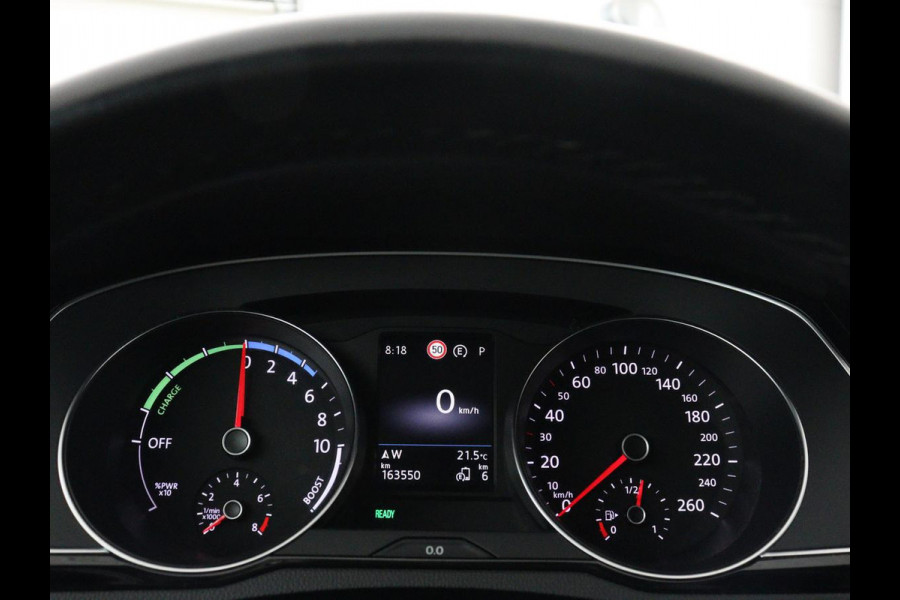 Volkswagen Passat 1.4 TSI PHEV GTE | SOH 91,6% | Stoelverwarming | Trekhaak | Adaptive cruise | Camera | Carplay | Matrix LED | Navigatie | Massage | Parkeerhulp | Climate control | Getint glas | Plug In