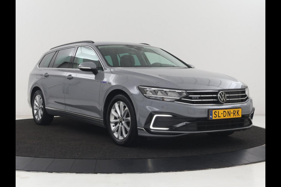 Volkswagen Passat 1.4 TSI PHEV GTE | SOH 91,6% | Stoelverwarming | Trekhaak | Adaptive cruise | Camera | Carplay | Matrix LED | Navigatie | Massage | Parkeerhulp | Climate control | Getint glas | Plug In