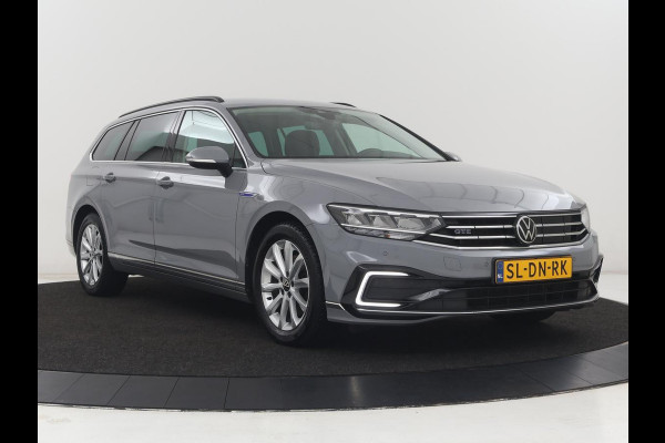 Volkswagen Passat 1.4 TSI PHEV GTE | SOH 91,6% | Stoelverwarming | Trekhaak | Adaptive cruise | Camera | Carplay | Matrix LED | Navigatie | Massage | Parkeerhulp | Climate control | Getint glas | Plug In