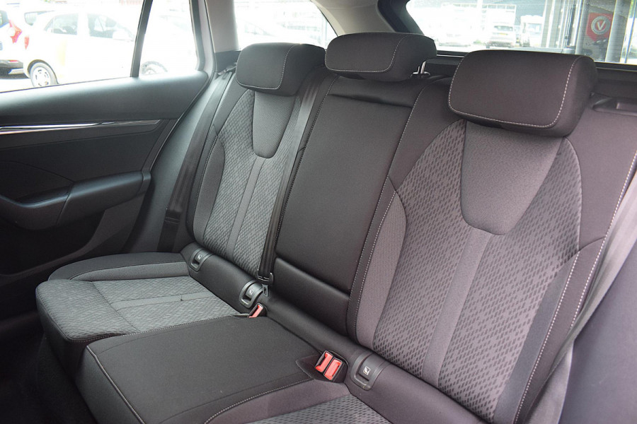 Škoda Octavia Combi 1.0 e-TSI Business Edition Plus | Stoelverw. | AppleCarplay | Adaptive | 18" LM Velg |