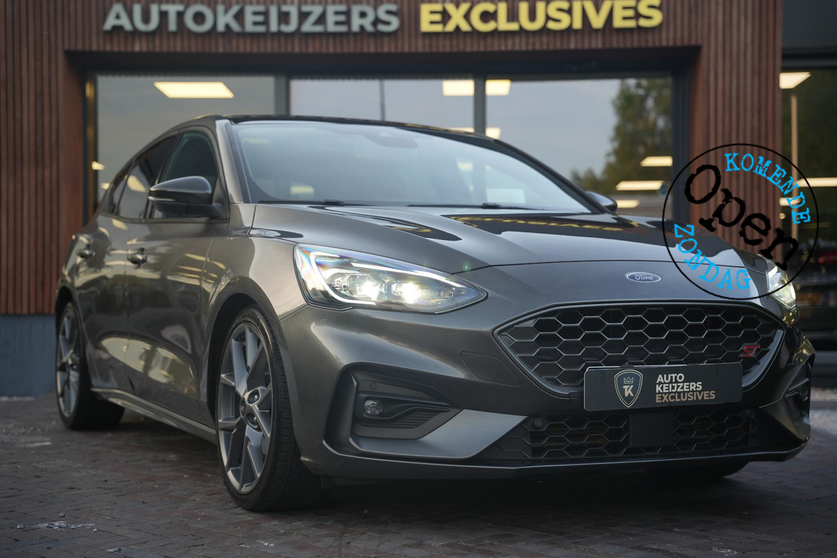Ford Focus 2.3 EcoBoost ST-X MK4 Virtual Teller Automaat | Panorama | HUD | ACC | Performance Seats | Camera | Winter Pack