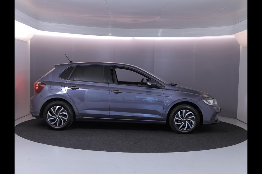 Volkswagen Polo 1.0 TSI Life Edition 95 pk | Verlengde garantie | Navigatie | Parkeersensoren achter | Achteruitrijcamera | Adaptieve cruise control |