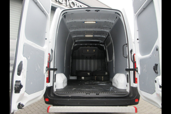 Renault Master T35 2.3 dCi, 150pk, L2H2, Airco, Navigatie, Camera, PDC.