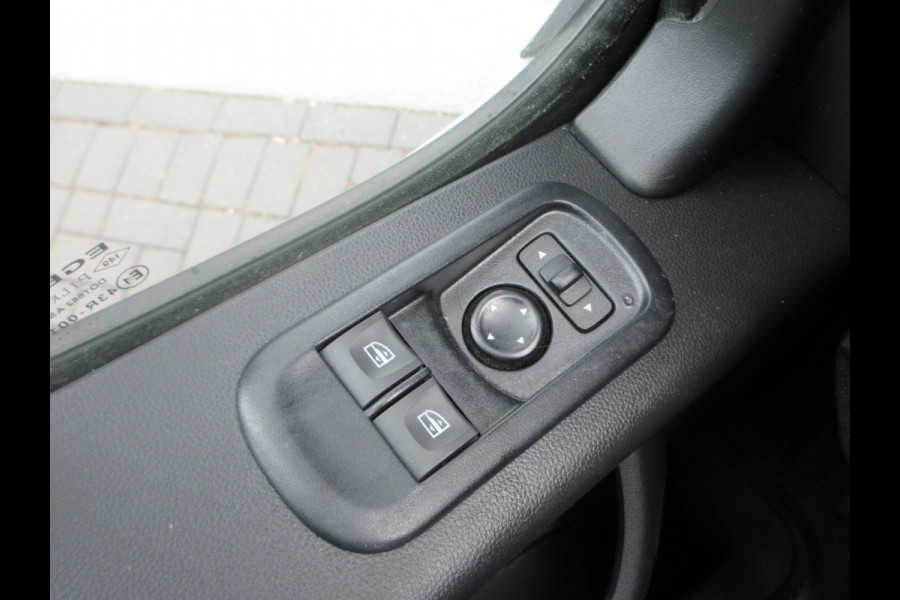 Renault Master T35 2.3 dCi, 150pk, L2H2, Airco, Navigatie, Camera, PDC.