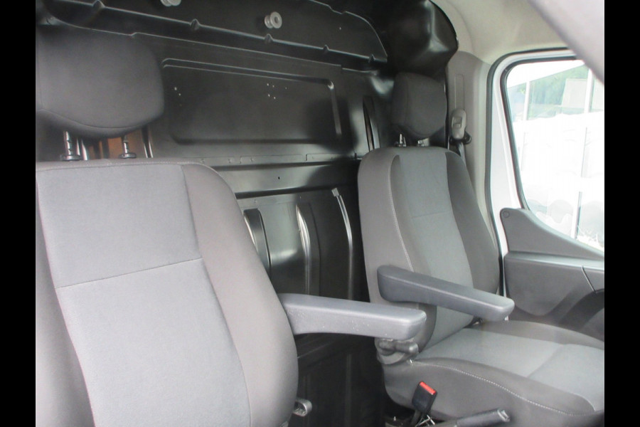 Renault Master T35 2.3 dCi, 150pk, L2H2, Airco, Navigatie, Camera, PDC.