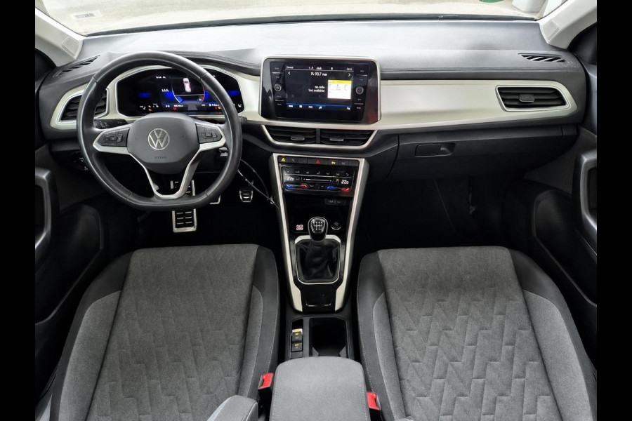 Volkswagen T-Roc 1.0 TSI 85 kW Move Discover Media Navi Digital Cockpit App-Connect DAB Climatronic Stoelverwarming Privacy Glass Park Assist Lane Assist Front Assist 17 inch LM Velgen Ascot Gray