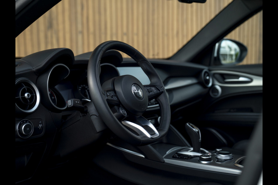 Alfa Romeo Stelvio 2.0T AWD Veloce 280pk | Pano-dak | Harman/Kardon | Adapt. cruise