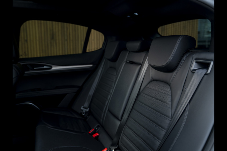 Alfa Romeo Stelvio 2.0T AWD Veloce 280pk | Pano-dak | Harman/Kardon | Adapt. cruise