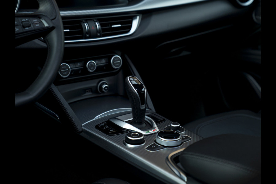Alfa Romeo Stelvio 2.0T AWD Veloce 280pk | Pano-dak | Harman/Kardon | Adapt. cruise