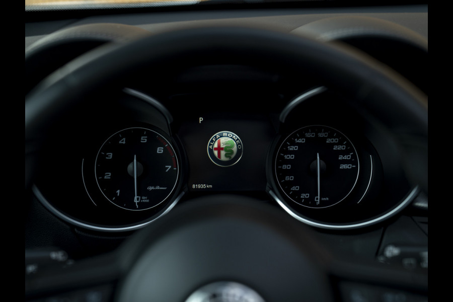 Alfa Romeo Stelvio 2.0T AWD Veloce 280pk | Pano-dak | Harman/Kardon | Adapt. cruise