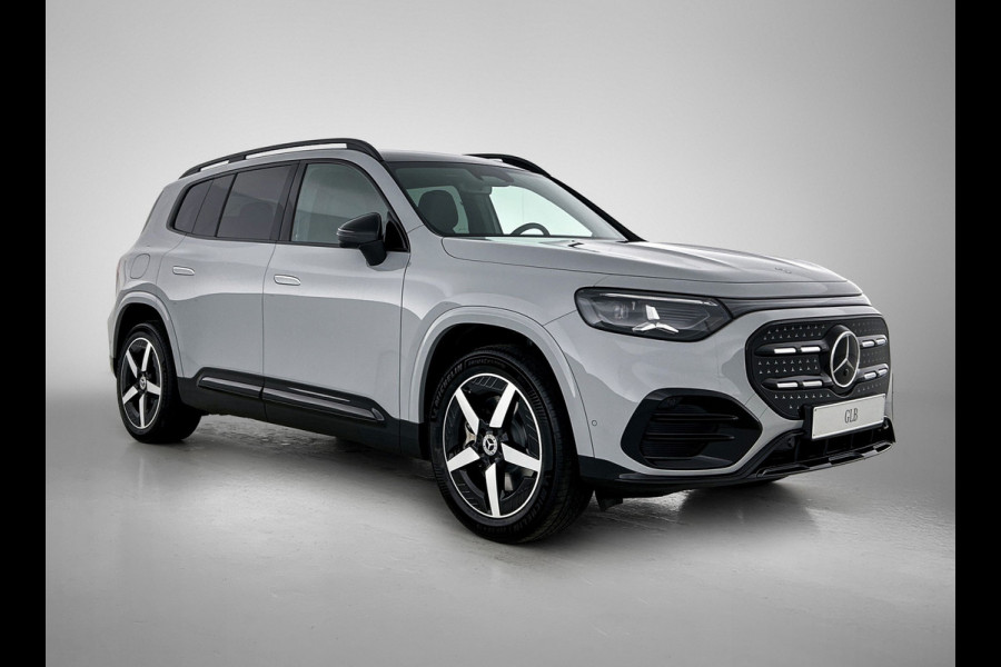 Mercedes-Benz Glb 250+ Business Solution AMG 7p. 85.5 kWh | Premium pakket | Winterpakket | Nightpakket | Parkeerpakket | Trekhaak | GUARD 360° | Warmtewerend, donkergetint glas | Vast panoramadak | 19” vijfspaaks lichtmetalen AMG-velgen |