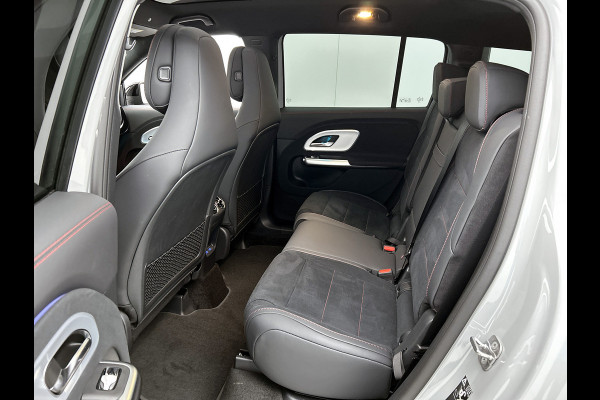 Mercedes-Benz Glb 250+ Business Solution AMG 7p. 85.5 kWh | Premium pakket | Winterpakket | Nightpakket | Parkeerpakket | Trekhaak | GUARD 360° | Warmtewerend, donkergetint glas | Vast panoramadak | 19” vijfspaaks lichtmetalen AMG-velgen |