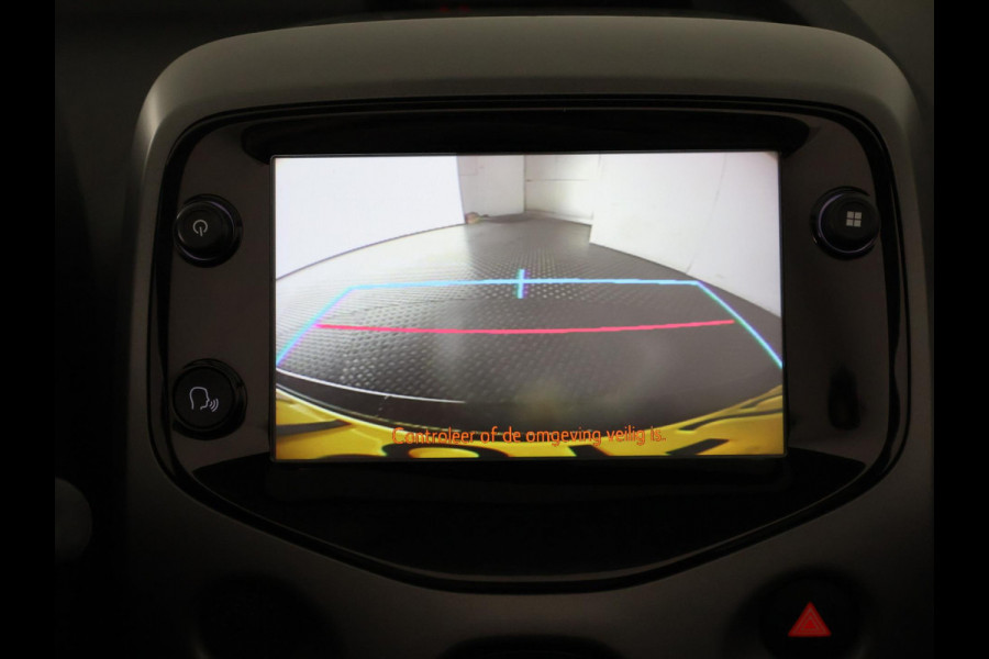 Toyota Aygo 1.0 VVT-i X-Play Cabrio Bi-Tone Automaat | Apple Carplay & AndroidAUTO | Airco | Camera |