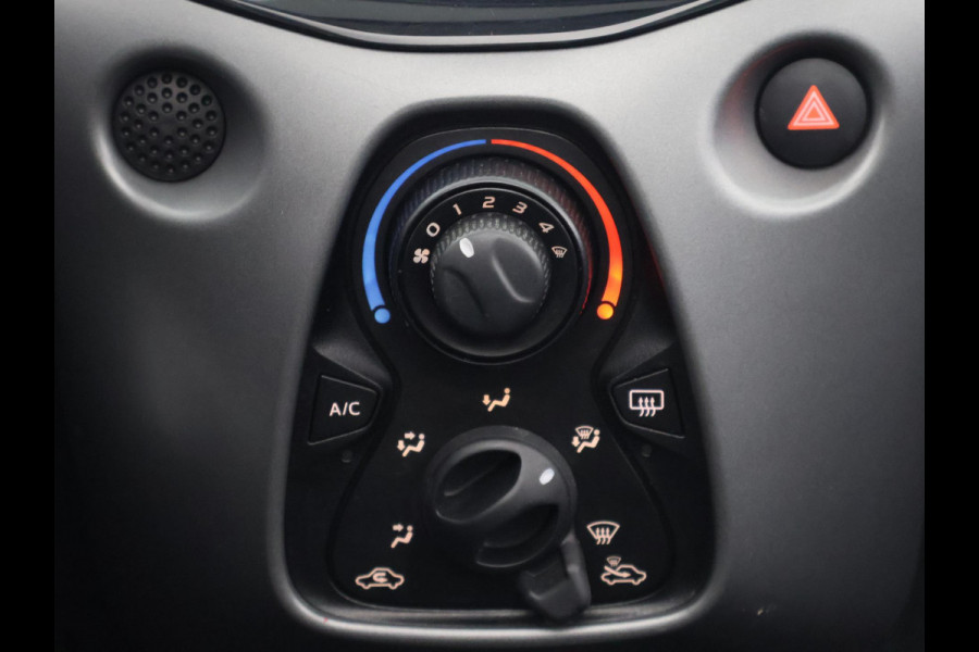 Toyota Aygo 1.0 VVT-i X-Play Cabrio Bi-Tone Automaat | Apple Carplay & AndroidAUTO | Airco | Camera |