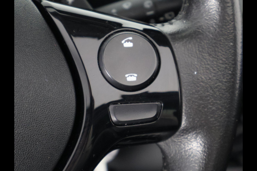 Toyota Aygo 1.0 VVT-i X-Play Cabrio Bi-Tone Automaat | Apple Carplay & AndroidAUTO | Airco | Camera |