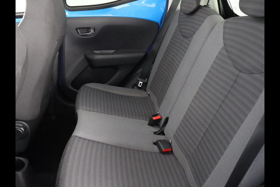 Toyota Aygo 1.0 VVT-i X-Play Cabrio Bi-Tone Automaat | Apple Carplay & AndroidAUTO | Airco | Camera |